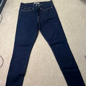 Levi shaping skinny jeans 311- size 29